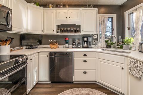 Tiny photo for 2004 Northwoods Place, Mt Vernon, IL 62864 (MLS # 12564122)