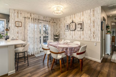 Tiny photo for 2004 Northwoods Place, Mt Vernon, IL 62864 (MLS # 12564122)