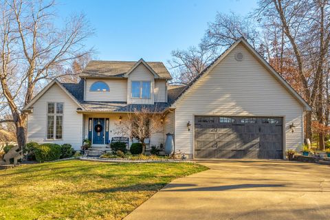 Photo of 2004 Northwoods Place, Mt Vernon, IL 62864 (MLS # 12564122)