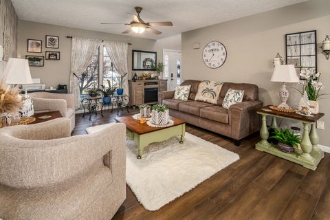 Tiny photo for 2004 Northwoods Place, Mt Vernon, IL 62864 (MLS # 12564122)