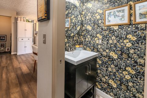 Tiny photo for 2004 Northwoods Place, Mt Vernon, IL 62864 (MLS # 12564122)