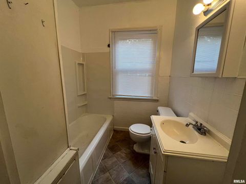 Tiny photo for 404 W ELM Street, Carbondale, IL 62901 (MLS # 12584044)