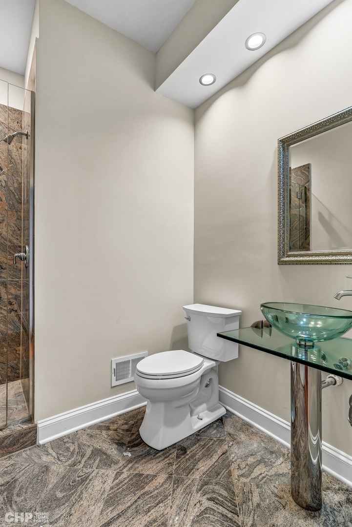 2617 W EVERGREEN Avenue 1E