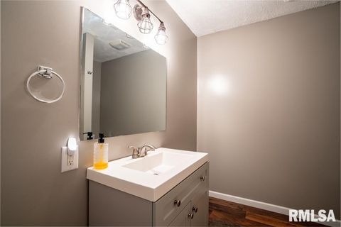 Tiny photo for 910 FAIRLANE Drive, Marion, IL 62959 (MLS # QC4268748)