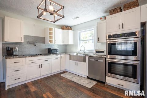 Tiny photo for 910 FAIRLANE Drive, Marion, IL 62959 (MLS # QC4268748)