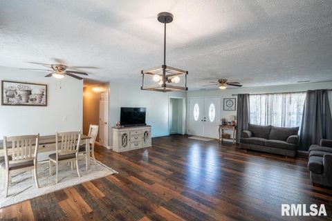 Tiny photo for 910 FAIRLANE Drive, Marion, IL 62959 (MLS # QC4268748)