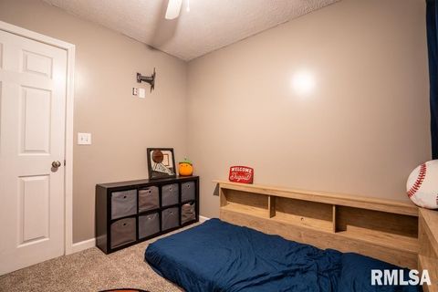 Tiny photo for 910 FAIRLANE Drive, Marion, IL 62959 (MLS # QC4268748)