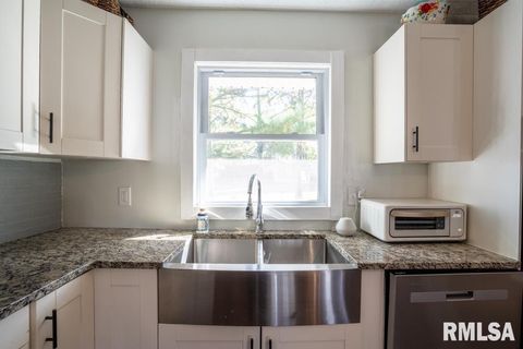 Tiny photo for 910 FAIRLANE Drive, Marion, IL 62959 (MLS # QC4268748)