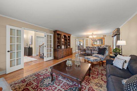 Tiny photo for 646 Highview Avenue, Glen Ellyn, IL 60137 (MLS # 12599612)