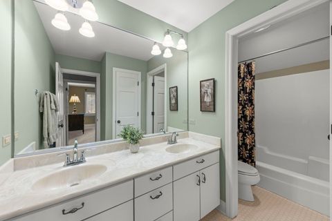 Tiny photo for 646 Highview Avenue, Glen Ellyn, IL 60137 (MLS # 12599612)