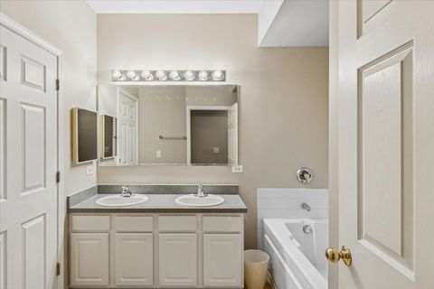 Tiny photo for 3100 Town Square Drive #308, Rolling Meadows, IL 60008 (MLS # 12577122)