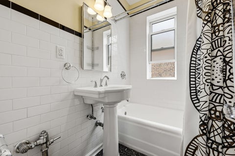 Tiny photo for 6121 N Hoyne Avenue #3S, Chicago, IL 60659 (MLS # 12745195)