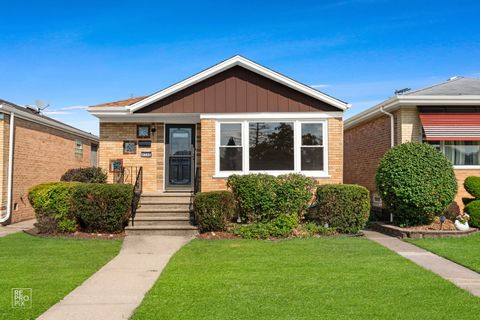 Photo of 4733 S Kenneth Avenue, Chicago, IL 60632 (MLS # 12457313)