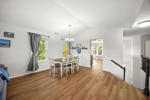 Tiny photo for 1968 Quaker Hollow Lane, Streamwood, IL 60107 (MLS # 12496877)