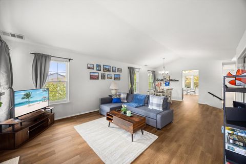 Tiny photo for 1968 Quaker Hollow Lane, Streamwood, IL 60107 (MLS # 12496877)