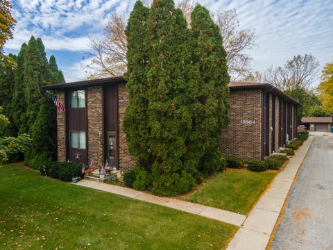 Tiny photo for 15804 Laramie Avenue #5, Oak Forest, IL 60452 (MLS # 12783634)