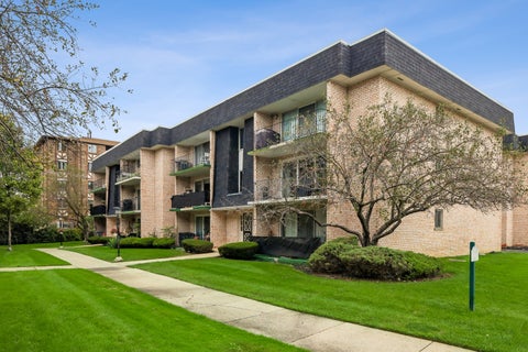 Tiny photo for 10360 Parkside Avenue #2B, Oak Lawn, IL 60453 (MLS # 12769451)