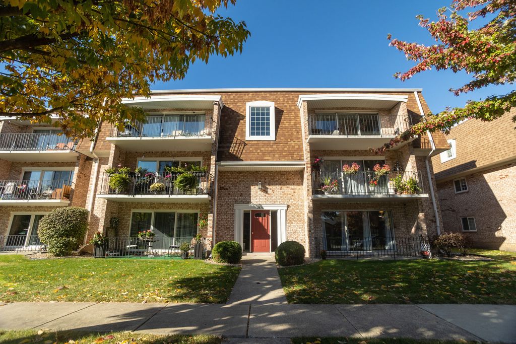 Photo for 8712 Mobile Avenue #B, Oak Lawn, IL 60453 (MLS # 12506959)