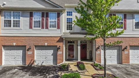 Photo of 8132 Concord Lane #E, Justice, IL 60458 (MLS # 12666135)