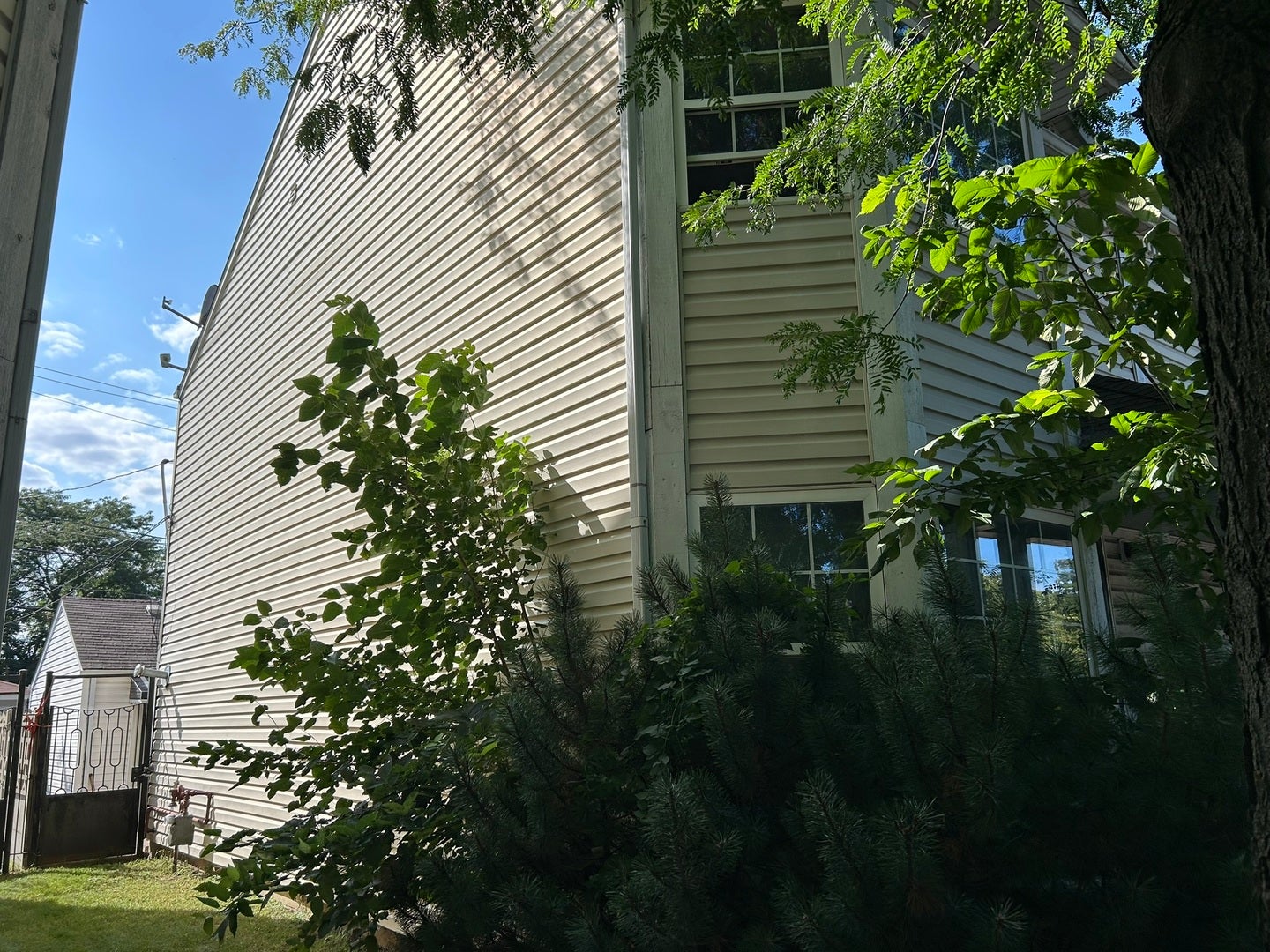 218 N Hamlin Boulevard