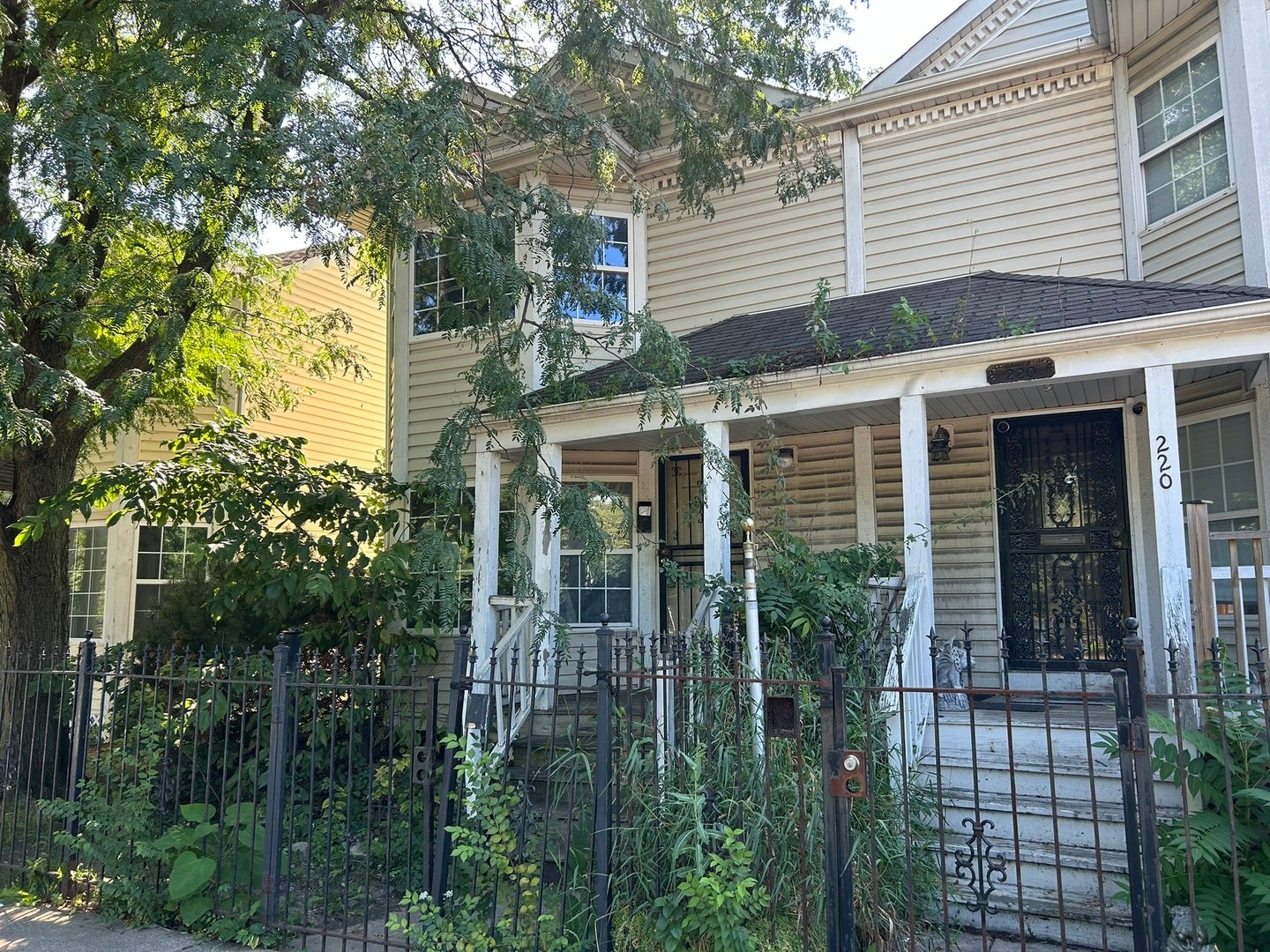 218 N Hamlin Boulevard
