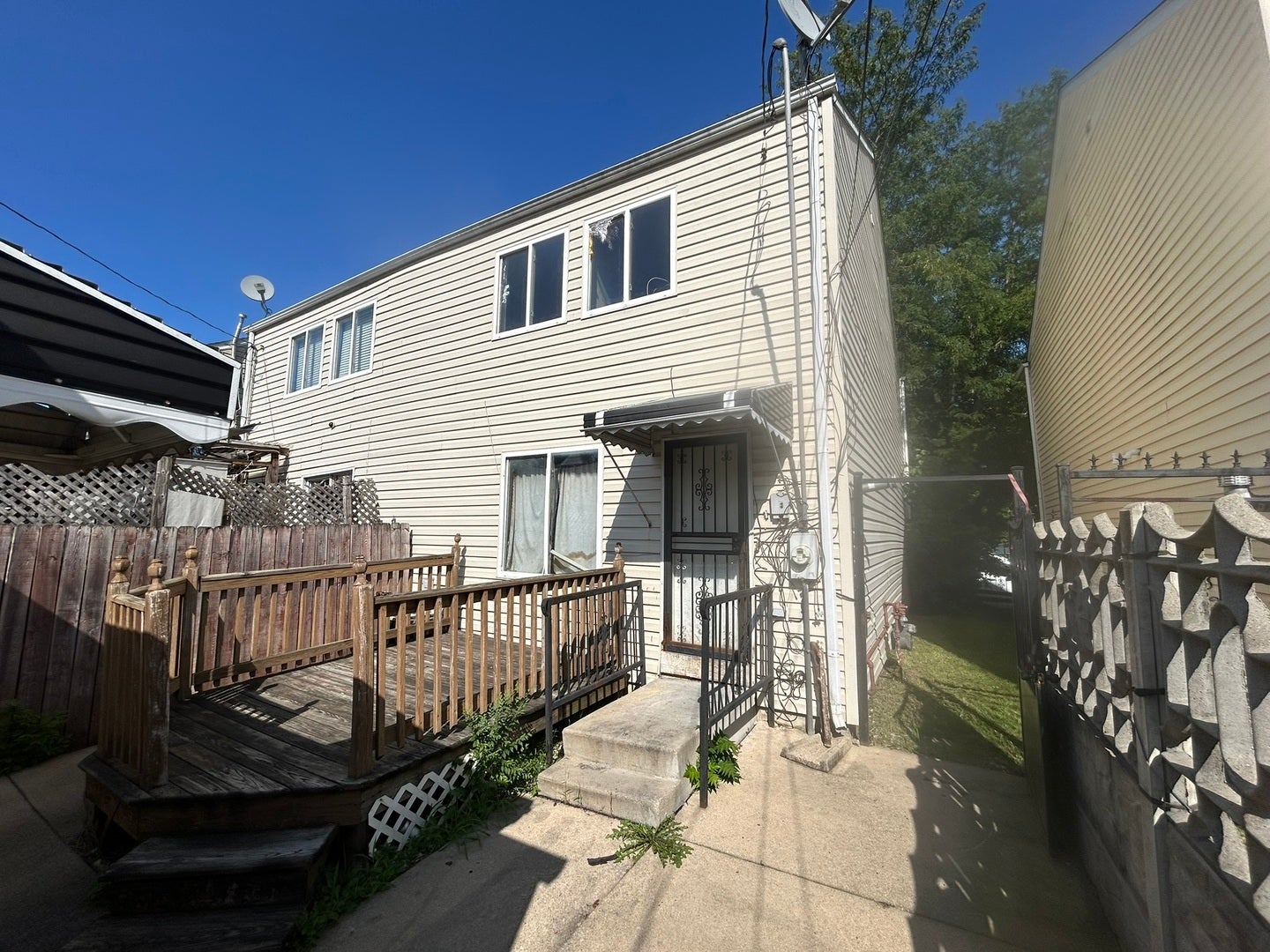218 N Hamlin Boulevard
