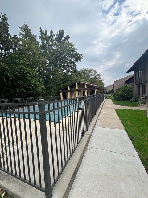 Tiny photo for 1050 Holbrook Road #1H, Homewood, IL 60430 (MLS # 12510017)