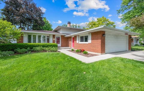 Photo of 1032 Lakewood Drive, Bartlett, IL 60103 (MLS # 12657744)