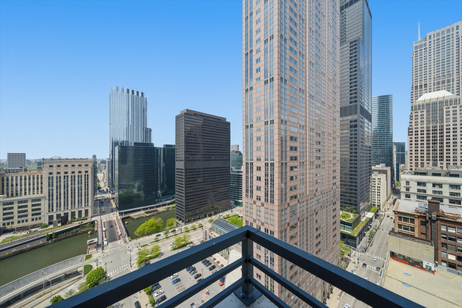 235 W Van Buren Street 2615