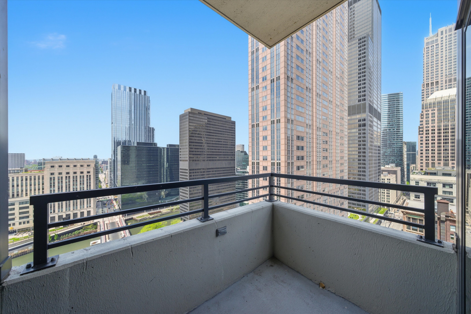 235 W Van Buren Street 2615