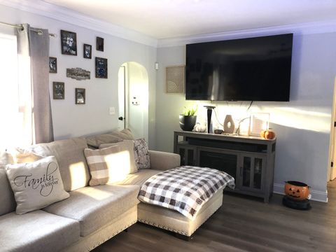 Tiny photo for 17917 Lorenz Avenue, Lansing, IL 60438 (MLS # 12586140)