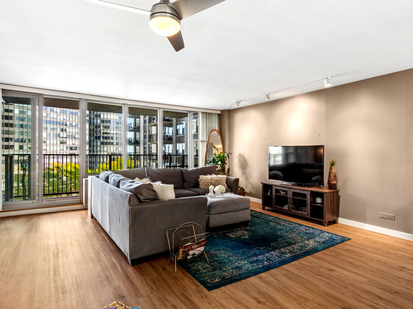 400 E Randolph Street 1223