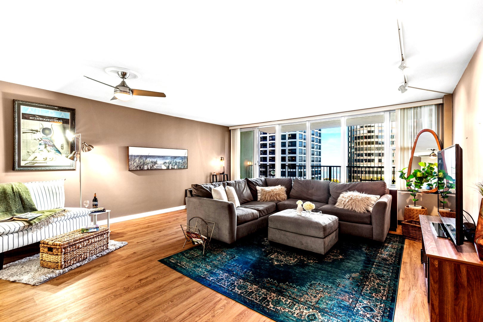 400 E Randolph Street 1223