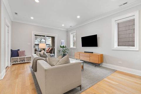 Tiny photo for 1517 W Barry Avenue #2W, Chicago, IL 60657 (MLS # 12593238)
