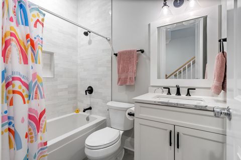 Tiny photo for 1517 W Barry Avenue #2W, Chicago, IL 60657 (MLS # 12593238)