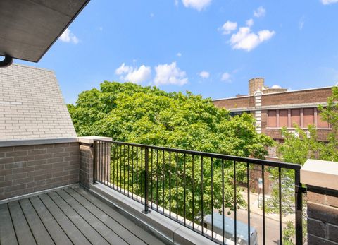 Tiny photo for 1517 W Barry Avenue #2W, Chicago, IL 60657 (MLS # 12593238)