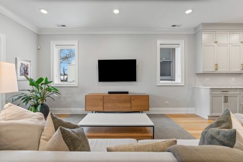 Tiny photo for 1517 W Barry Avenue #2W, Chicago, IL 60657 (MLS # 12593238)