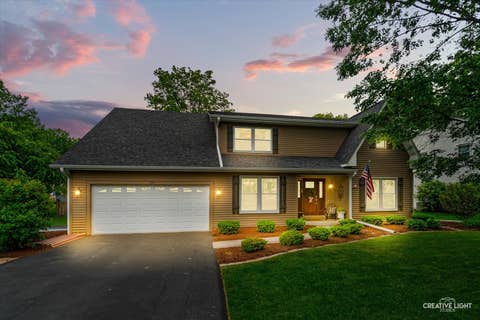 4 beds bed, 2.5 baths bath property at 540 Iroquois Drive, Batavia, IL 60510