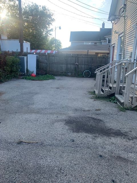 613 Washington Street Waukegan IL 60085