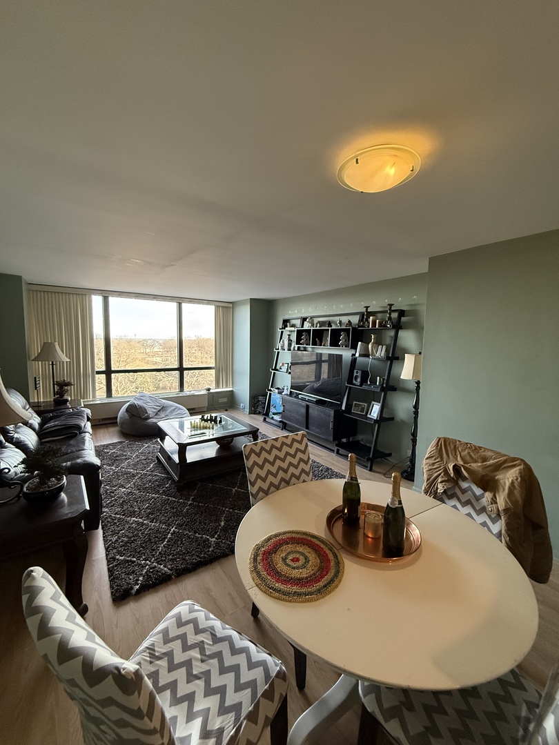 5415 N SHERIDAN Road 504