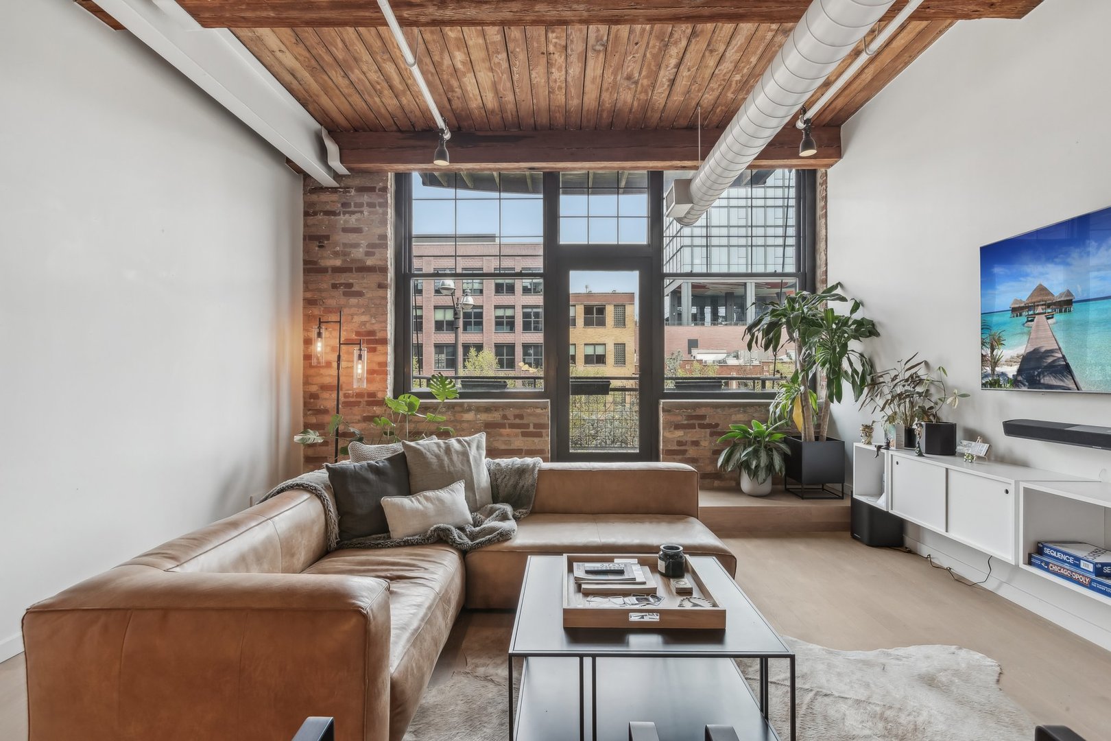 1000 W Washington Boulevard 242