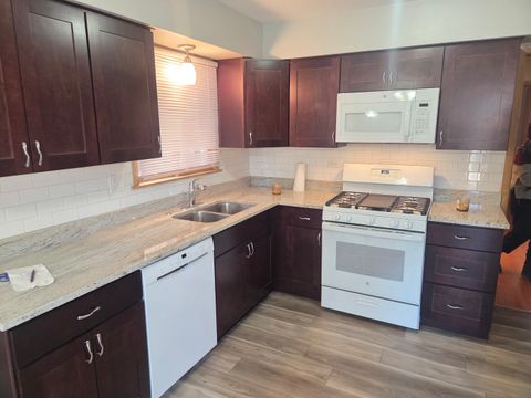 Tiny photo for 5850 N Mulligan Avenue #1, Chicago, IL 60646 (MLS # 12525187)