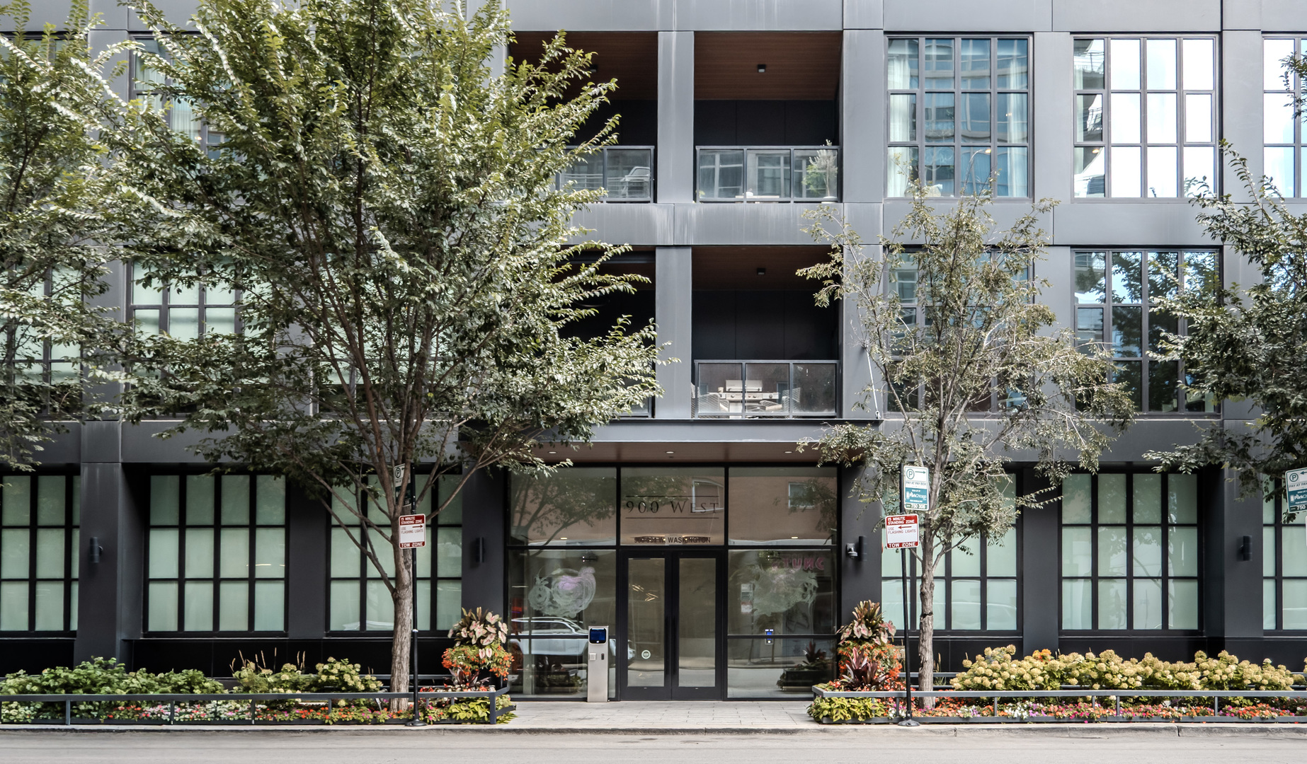 900 W Washington Boulevard 304