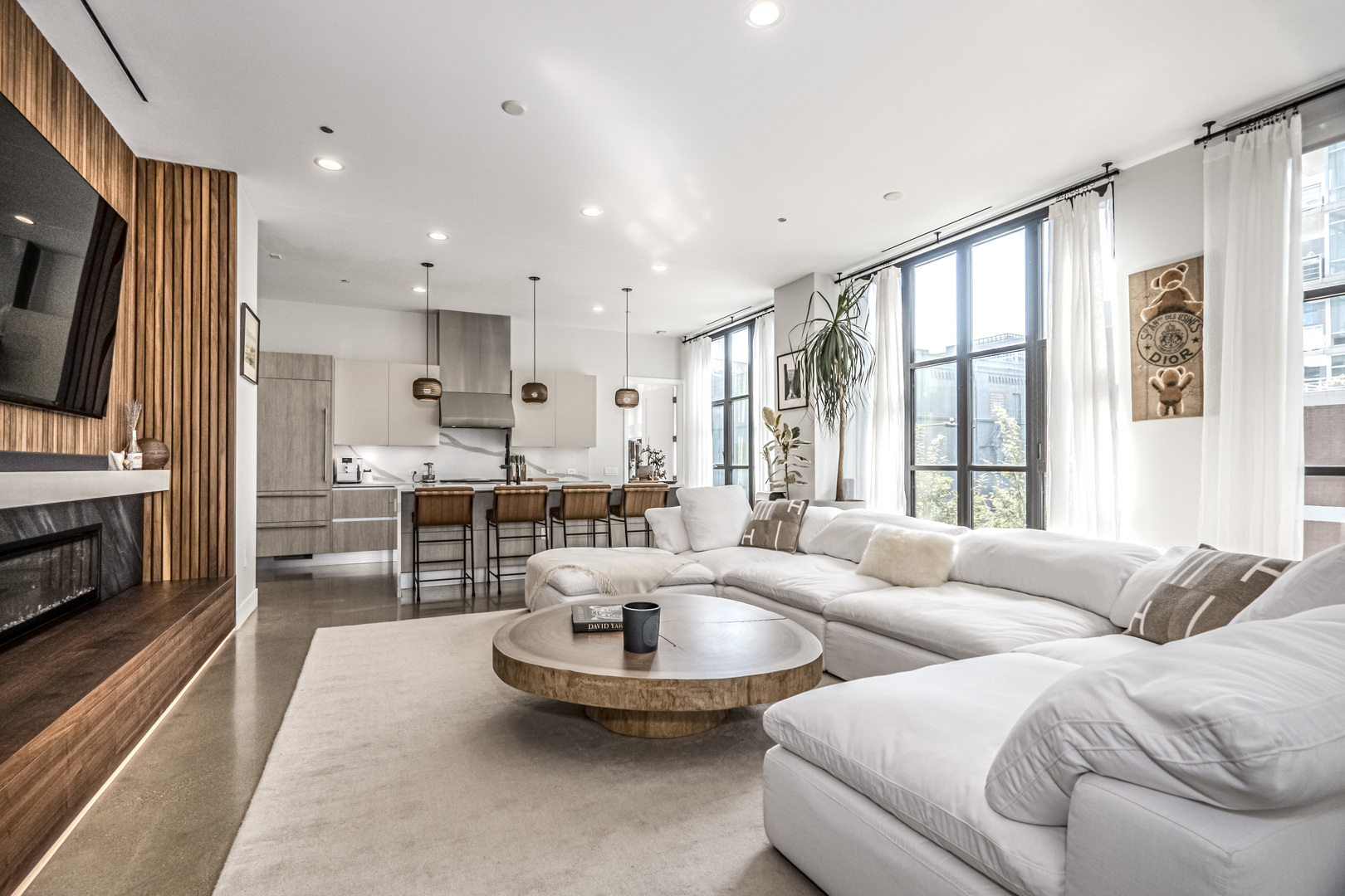 900 W Washington Boulevard 304