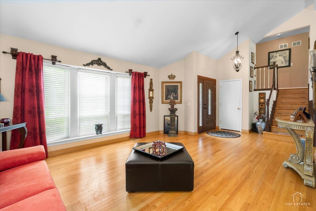 4 Waterbury Court