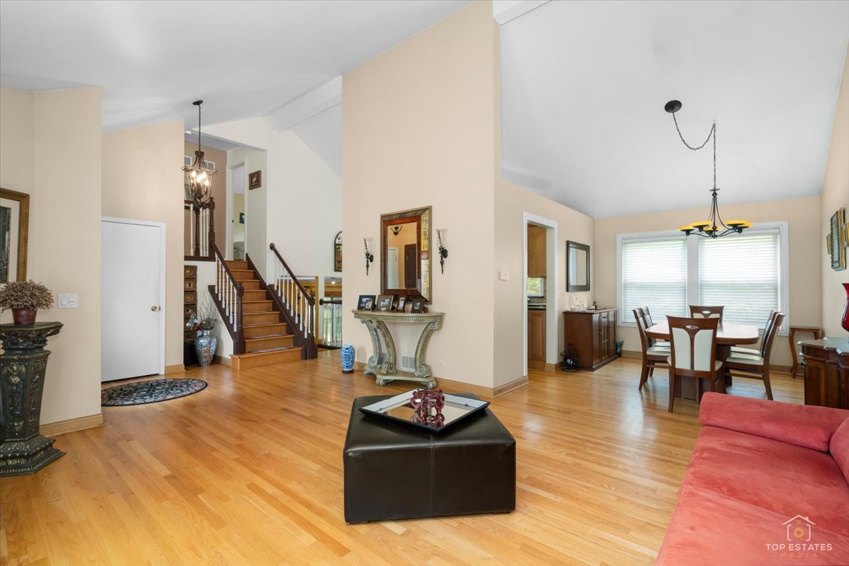 4 Waterbury Court