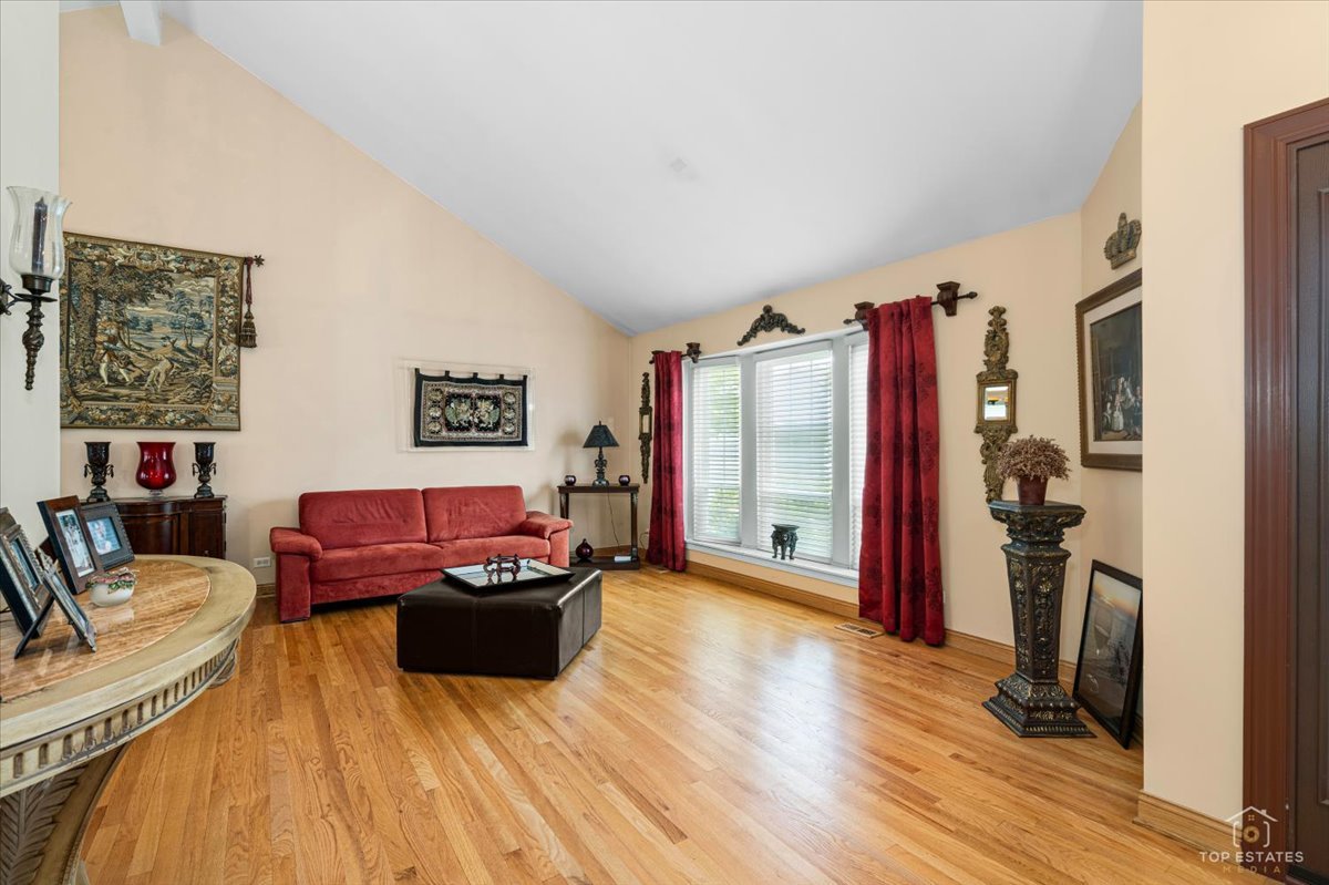 4 Waterbury Court