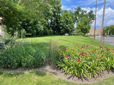 226 W Maple Avenue Libertyville IL 60048