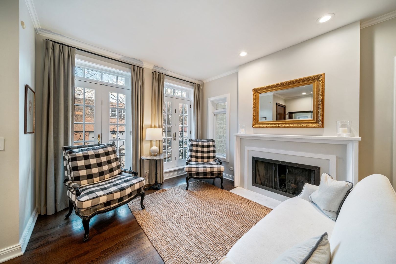 2120 W Churchill Street