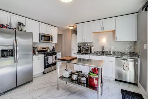 Tiny photo for 427 Charlestown Drive, Bolingbrook, IL 60440 (MLS # 12495204)